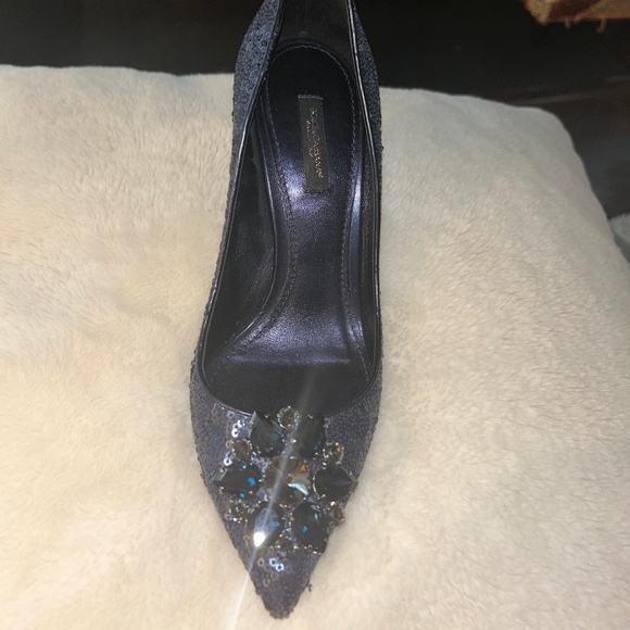 DOLCE & GABBANA BELLUCCI SEQUINED PUMPS WITH BROOCH - Picture 3 of 4